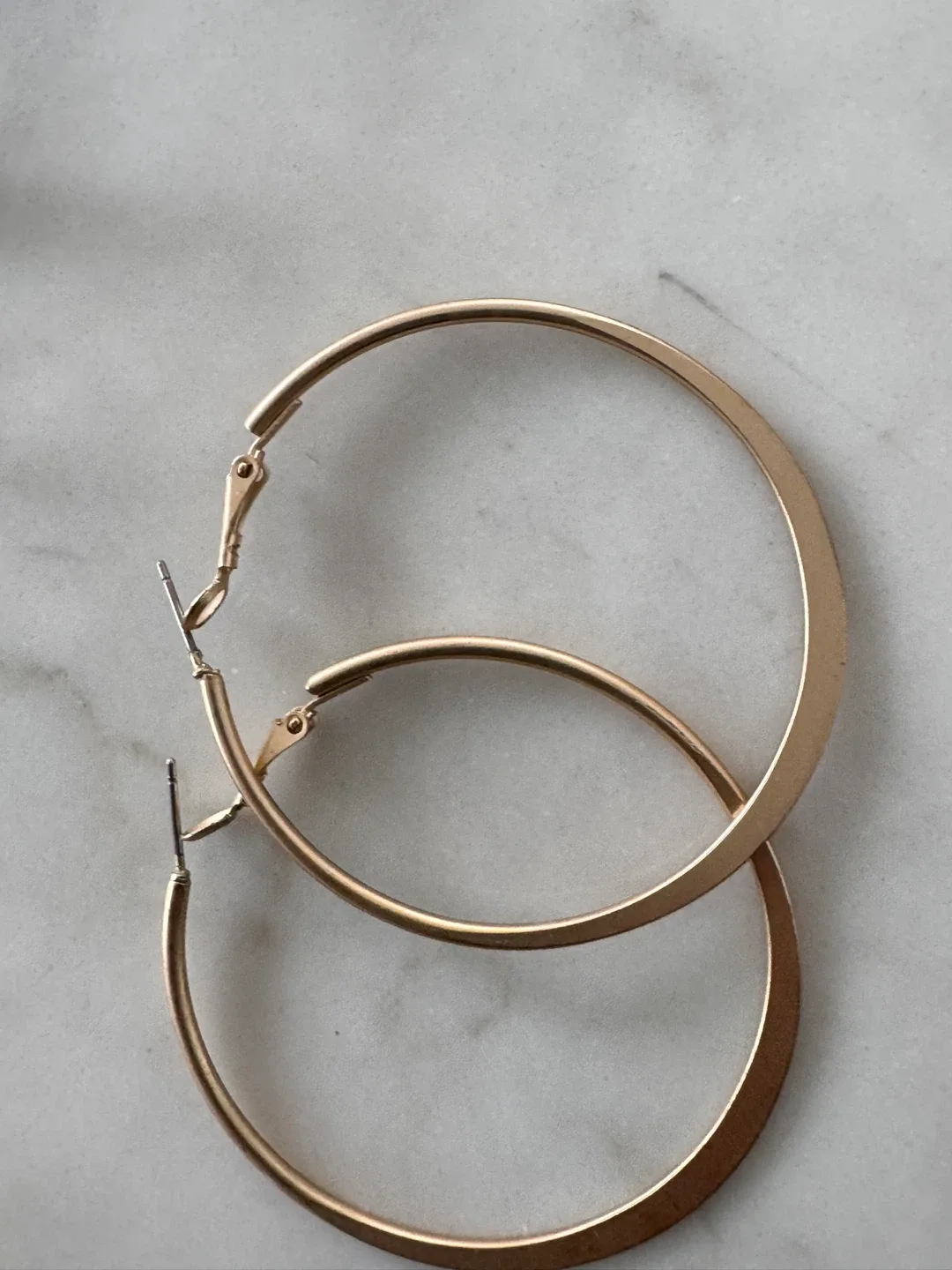 Dior Hair Tie & Gold Hoop Earrings 3 image indicator(3)