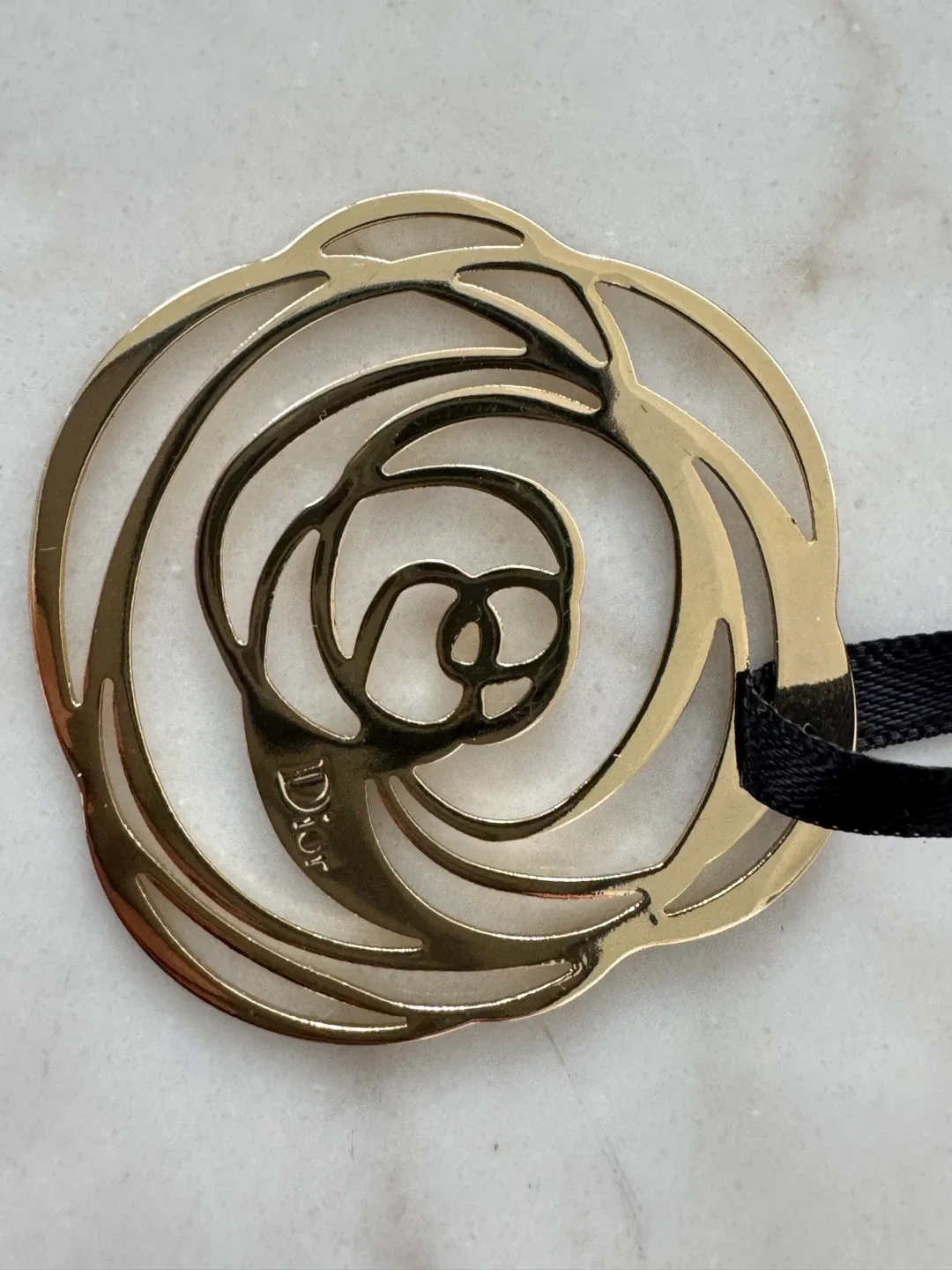 Dior Hair Tie & Gold Hoop Earrings 3 image indicator(4)
