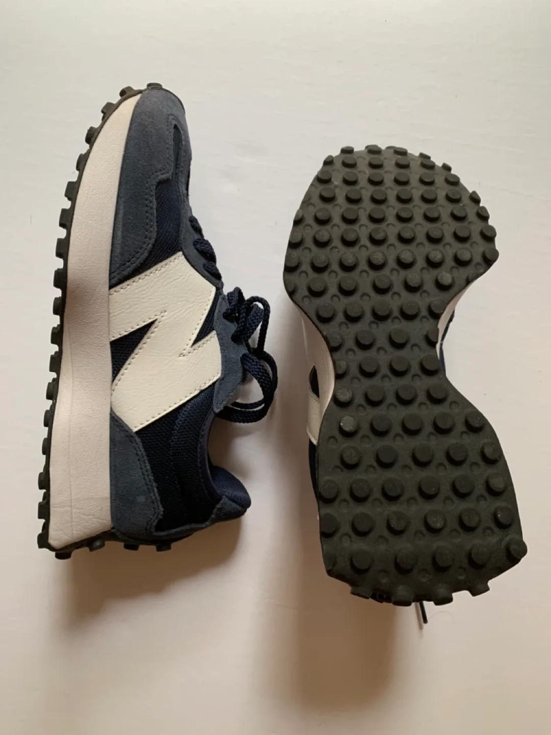 New Balance 327 Navy/White Sneakers thumbnail