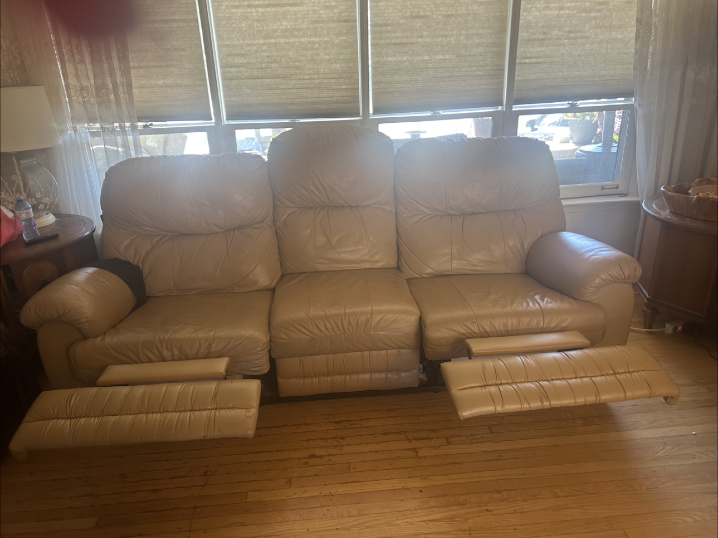 Beige Leather 3-Seat Recliner Sofa - photo 3