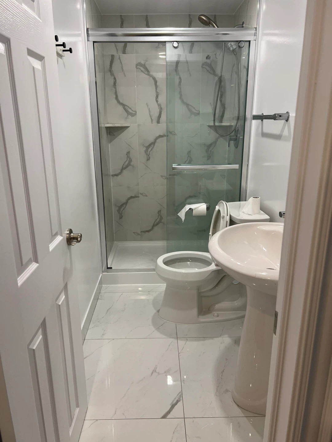 Fully renovated 1 bedroom basement - photo 5