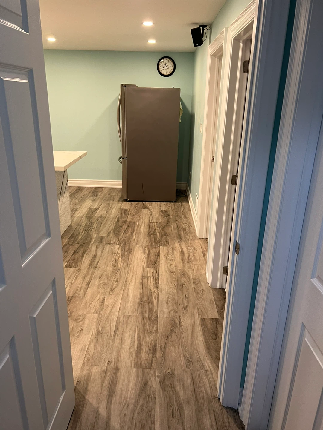 Fully renovated 1 bedroom basement - photo 2