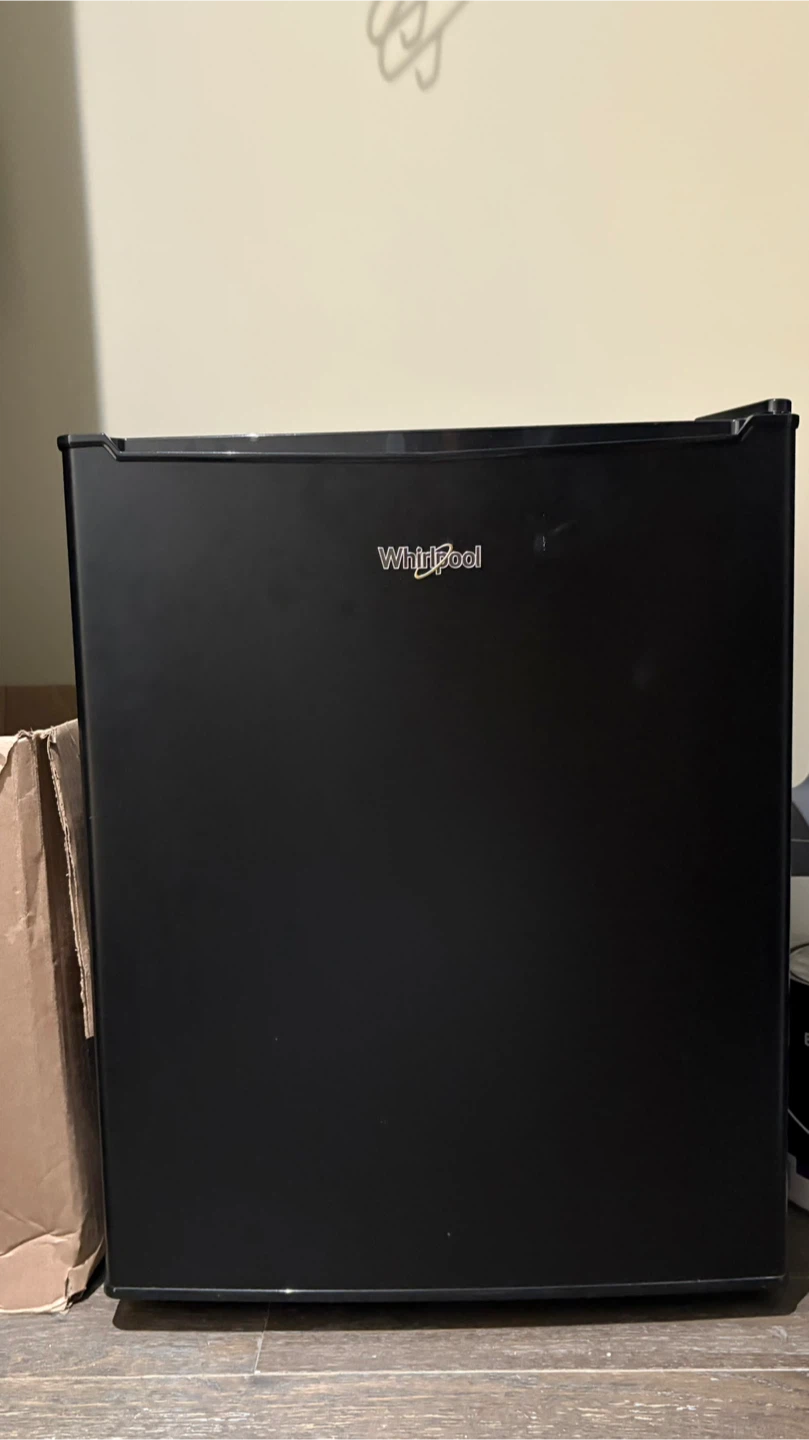 Whirlpool 2.7 cu ft Compact Refrigerator - Black - photo 2