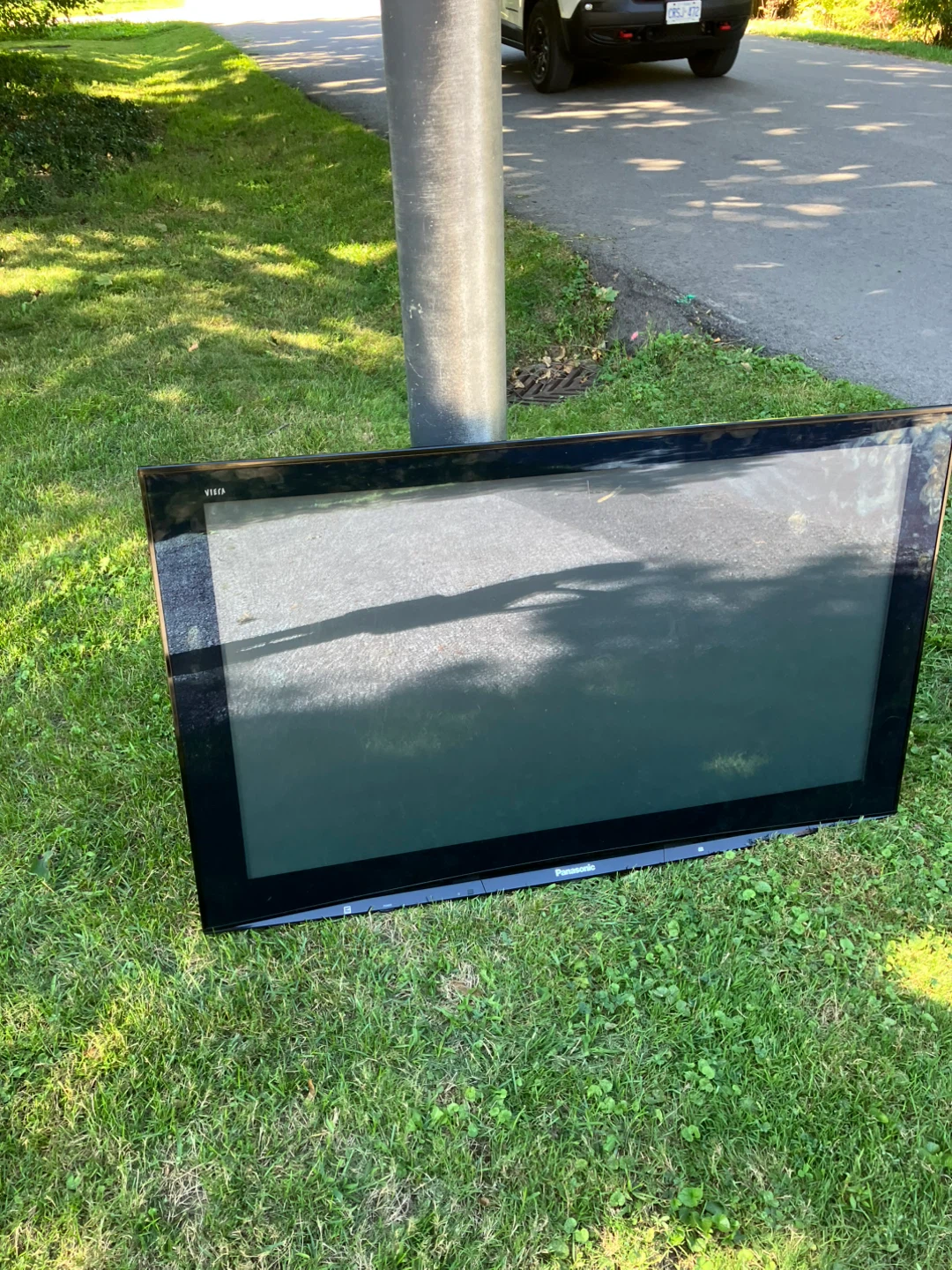 Free 42 inch Panasonic tv - photo 2