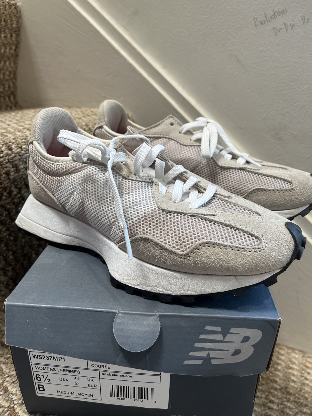 New Balance 327 Women's Shoes Size 6.5