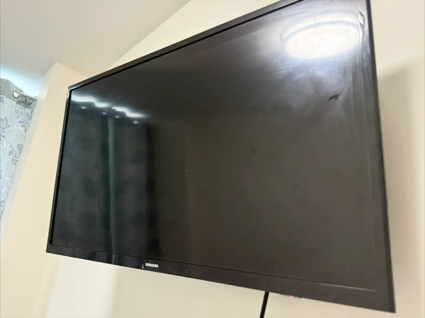 Samsung TV with Wall Mount thumbnail