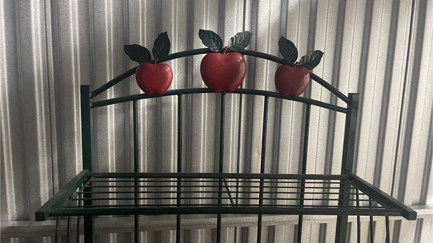 Metal Baker's Rack with Apple Accents - photo 3