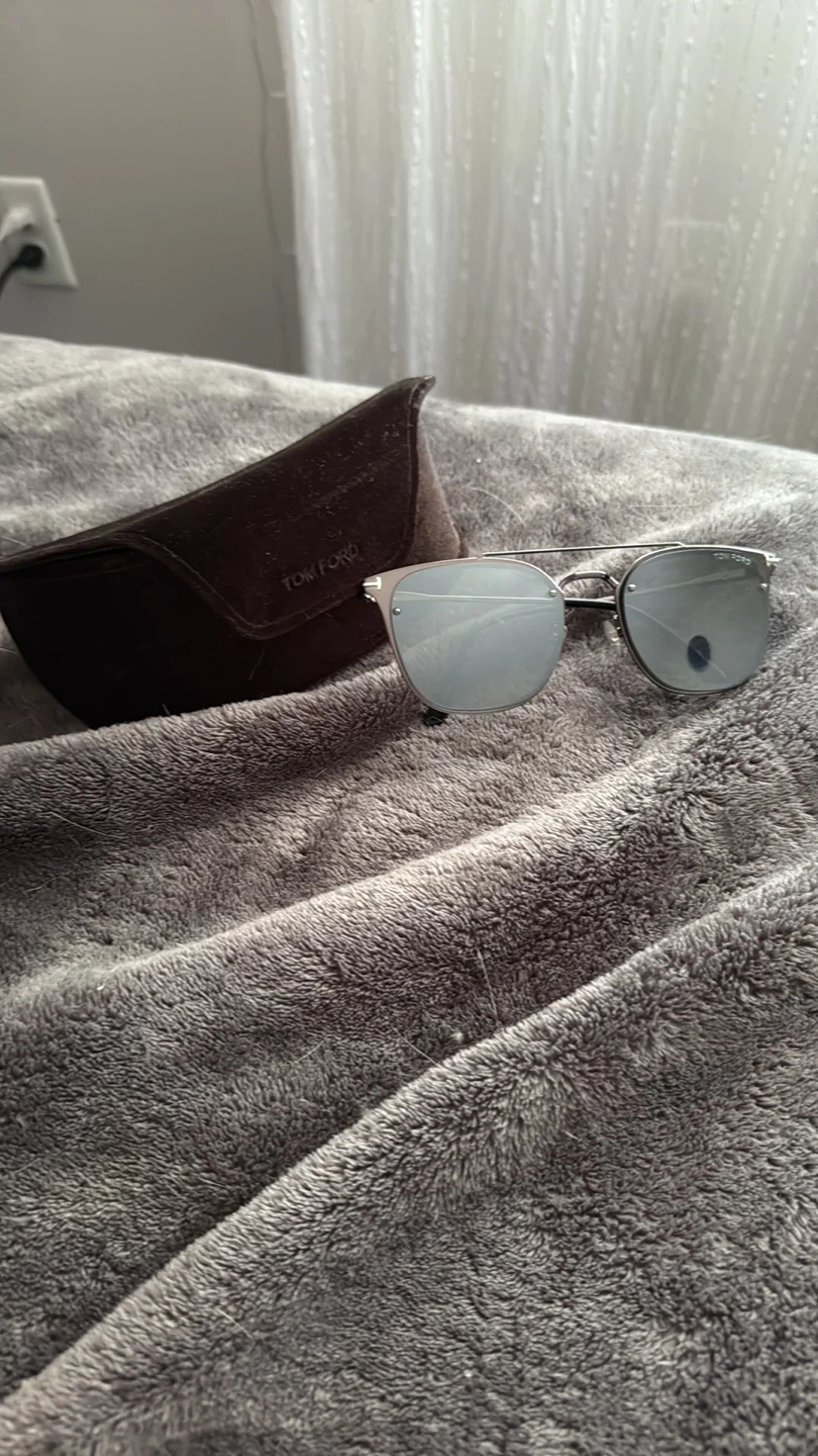 Tom Ford Sunglasses w/ Case - photo 2