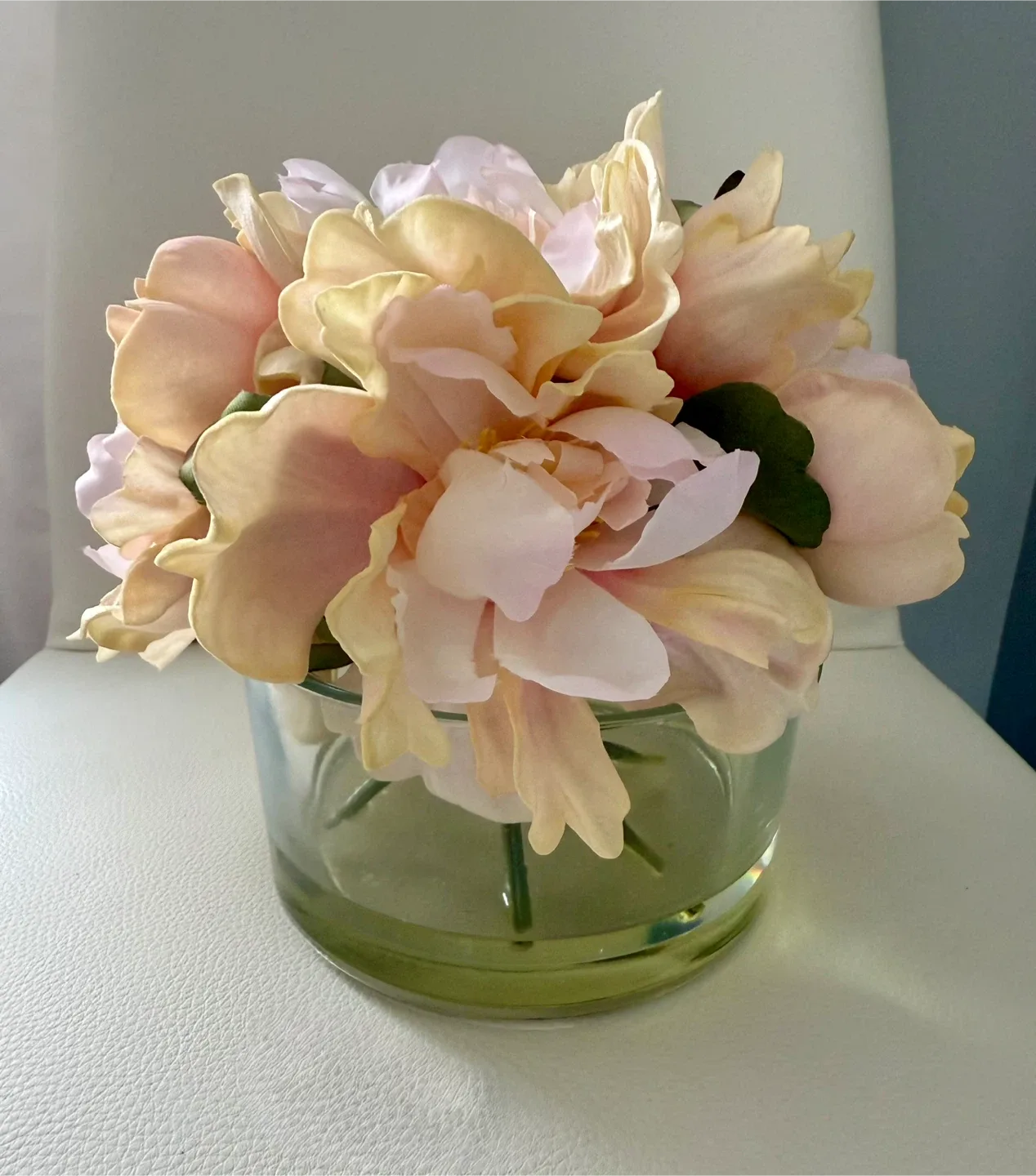 Floral Arrangement in Glass Vase thumbnail