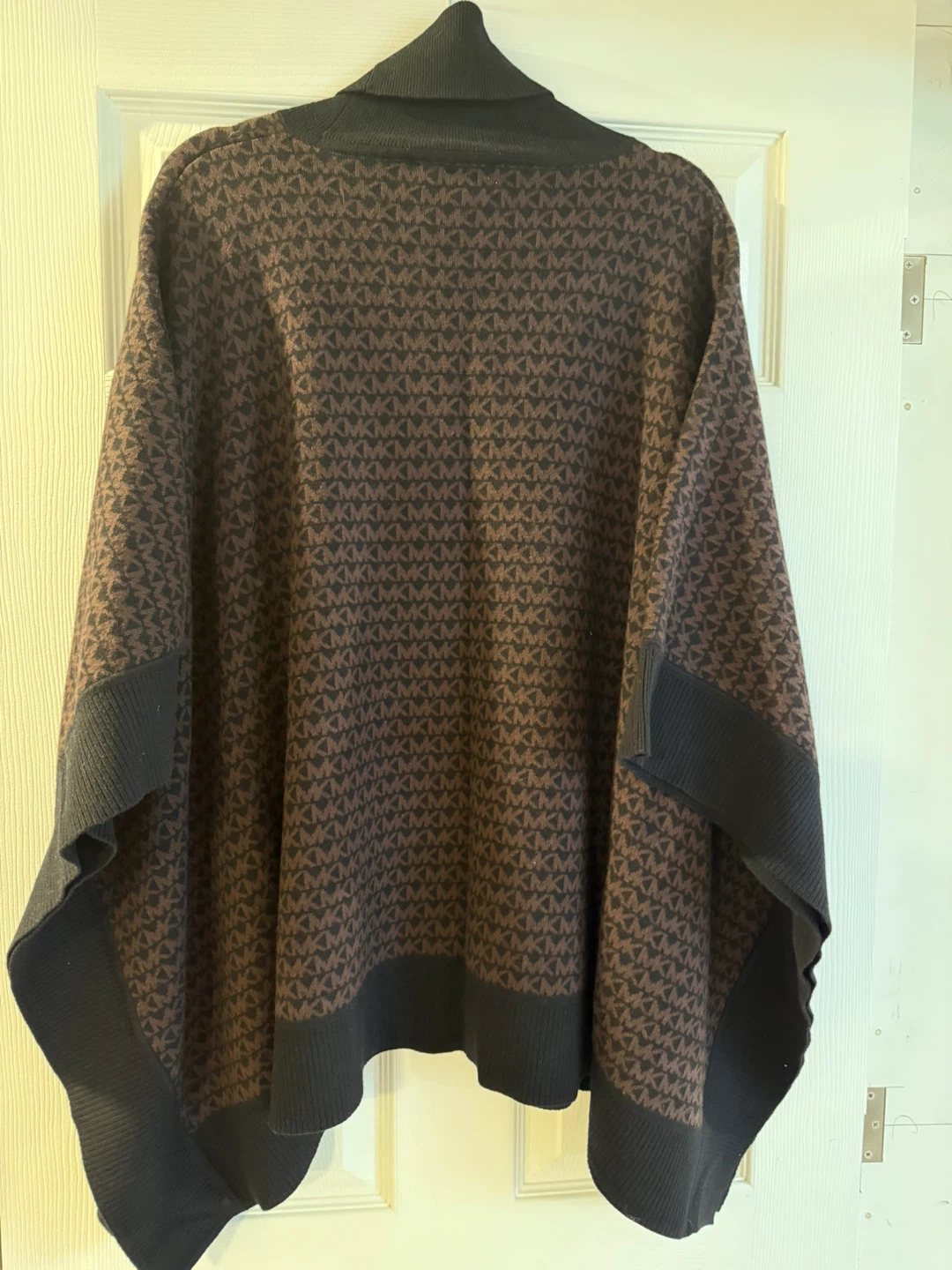 Michael Kors Chocolate Poncho - Size L/XL - photo 2