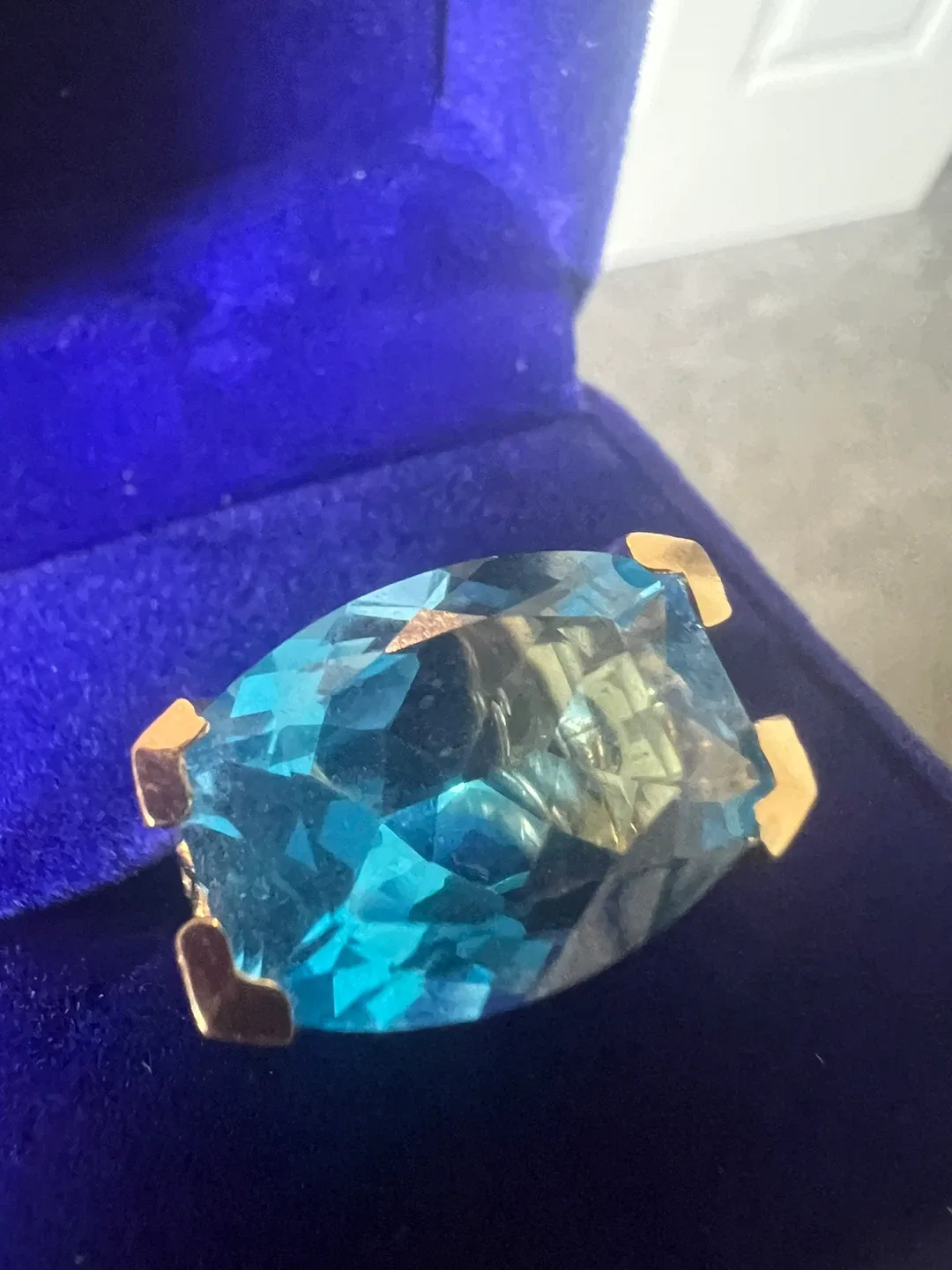14 k Swiss Blue Topaz Gold Ring thumbnail