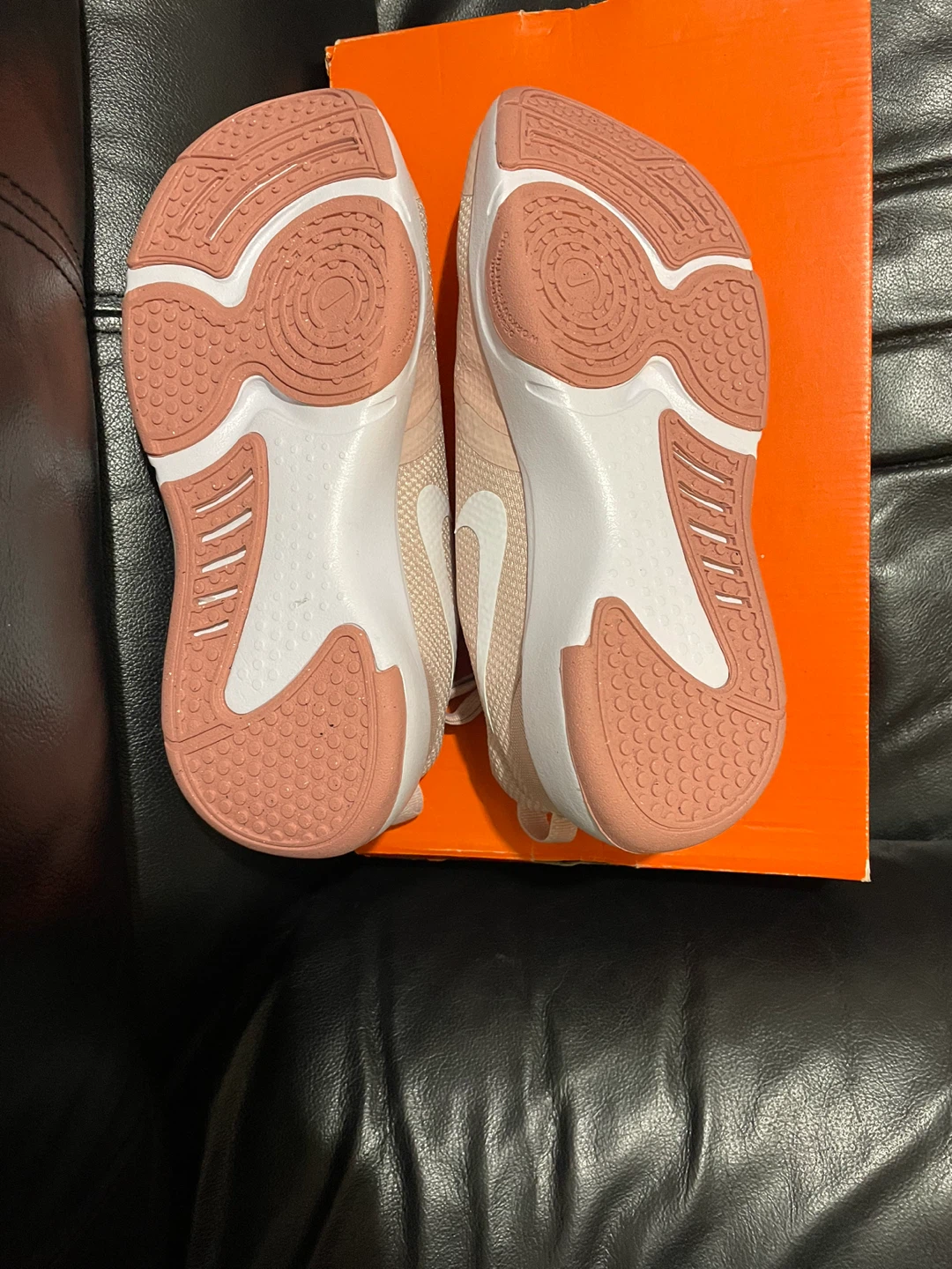 Nike Training Shoes Size 8.5 - photo 2