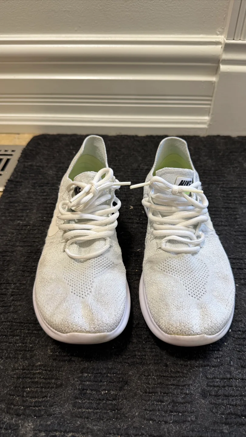 Nike Free Run Women Flyknit White Running Shoes image indicator(4)