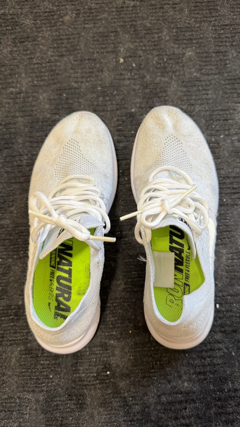 Nike Free Run Women Flyknit White Running Shoes image indicator(5)