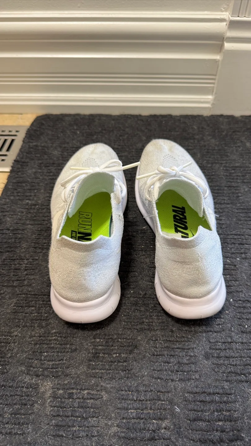 Nike Free Run Women Flyknit White Running Shoes image indicator(2)