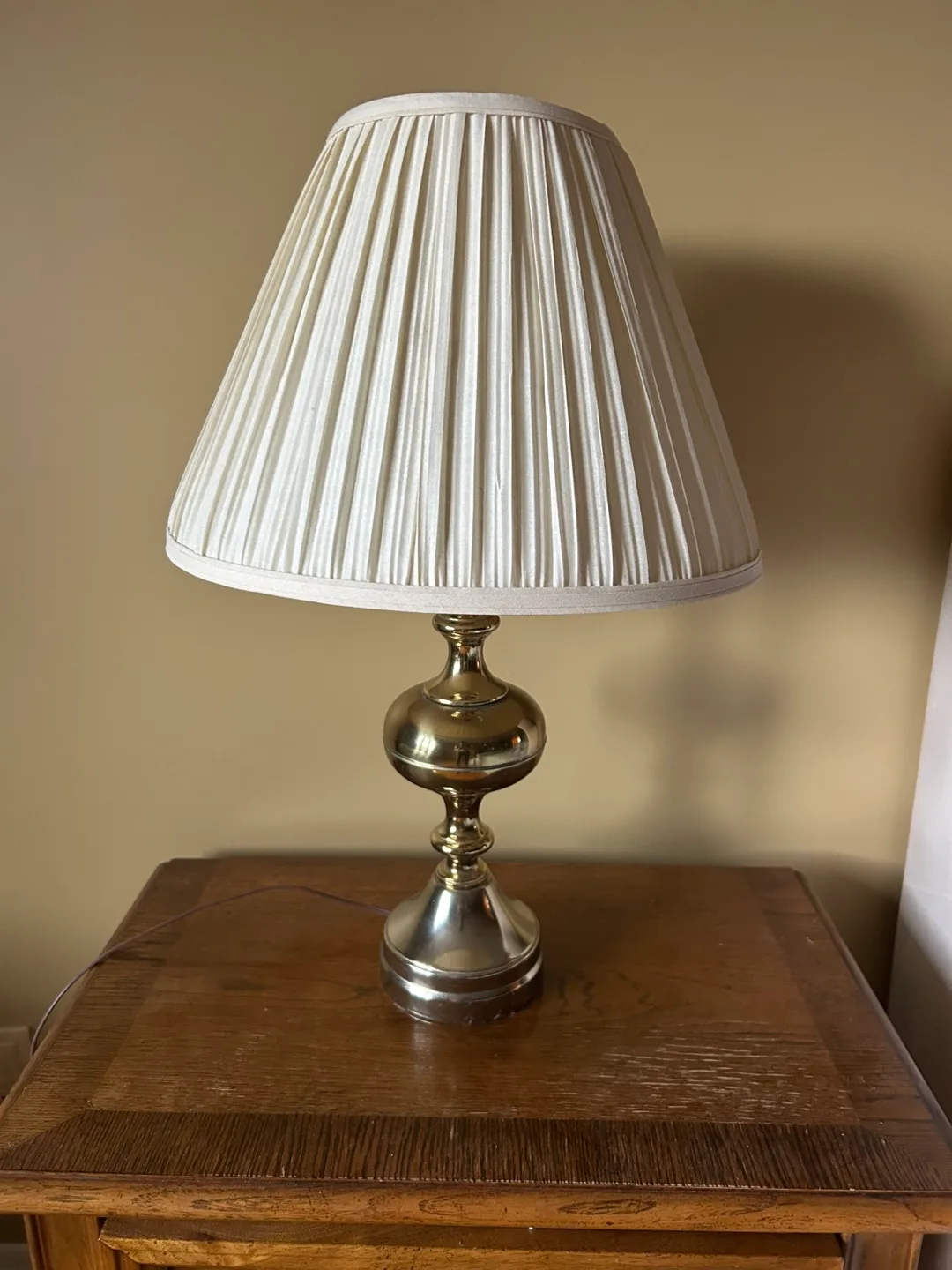 2 Vintage Brass Table Lamps thumbnail