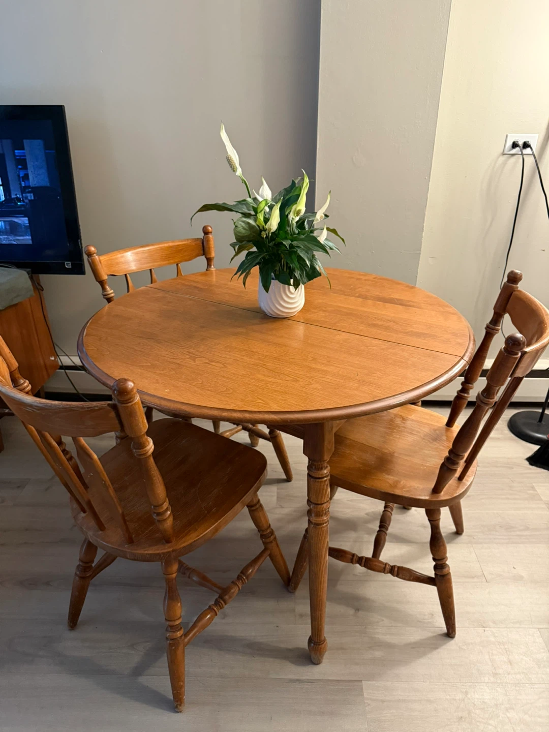 Round Wooden Dining Table with 3 Chairs - photo 3