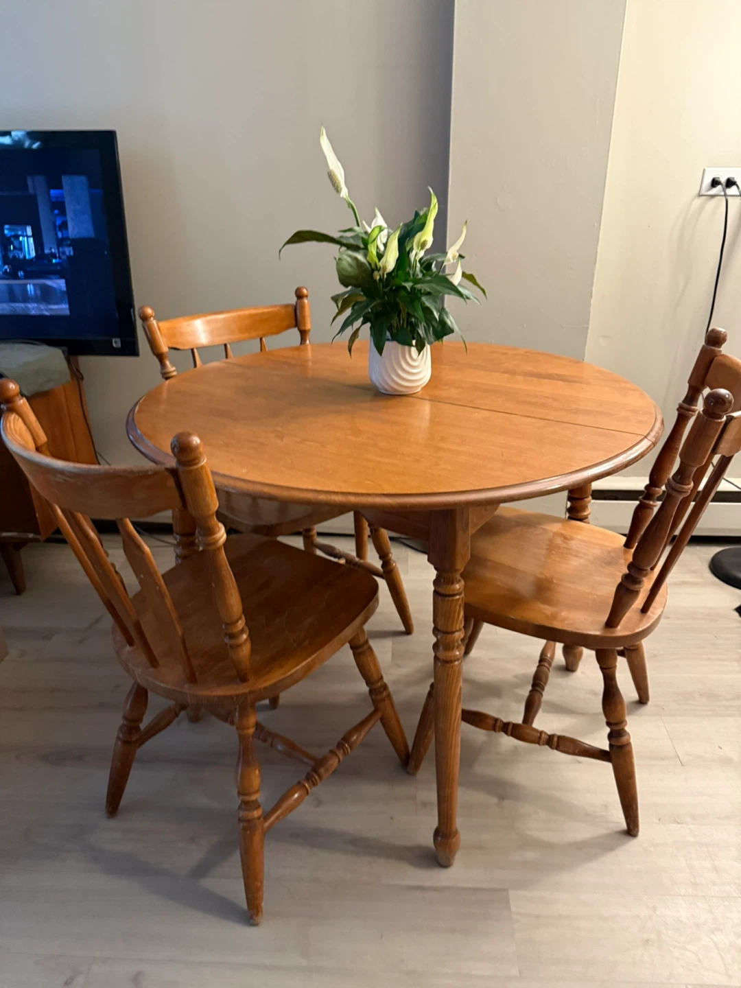 Round Wooden Dining Table with 3 Chairs - photo 2