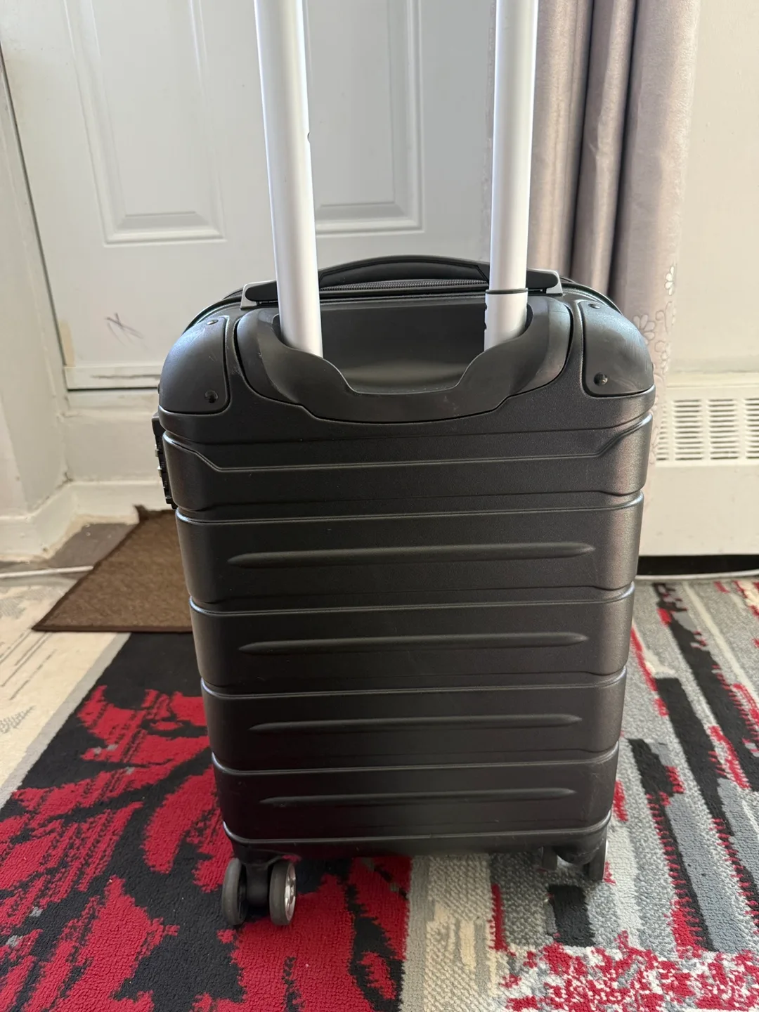 Swiss Gear Black Carry-On Suitcase image indicator(5)