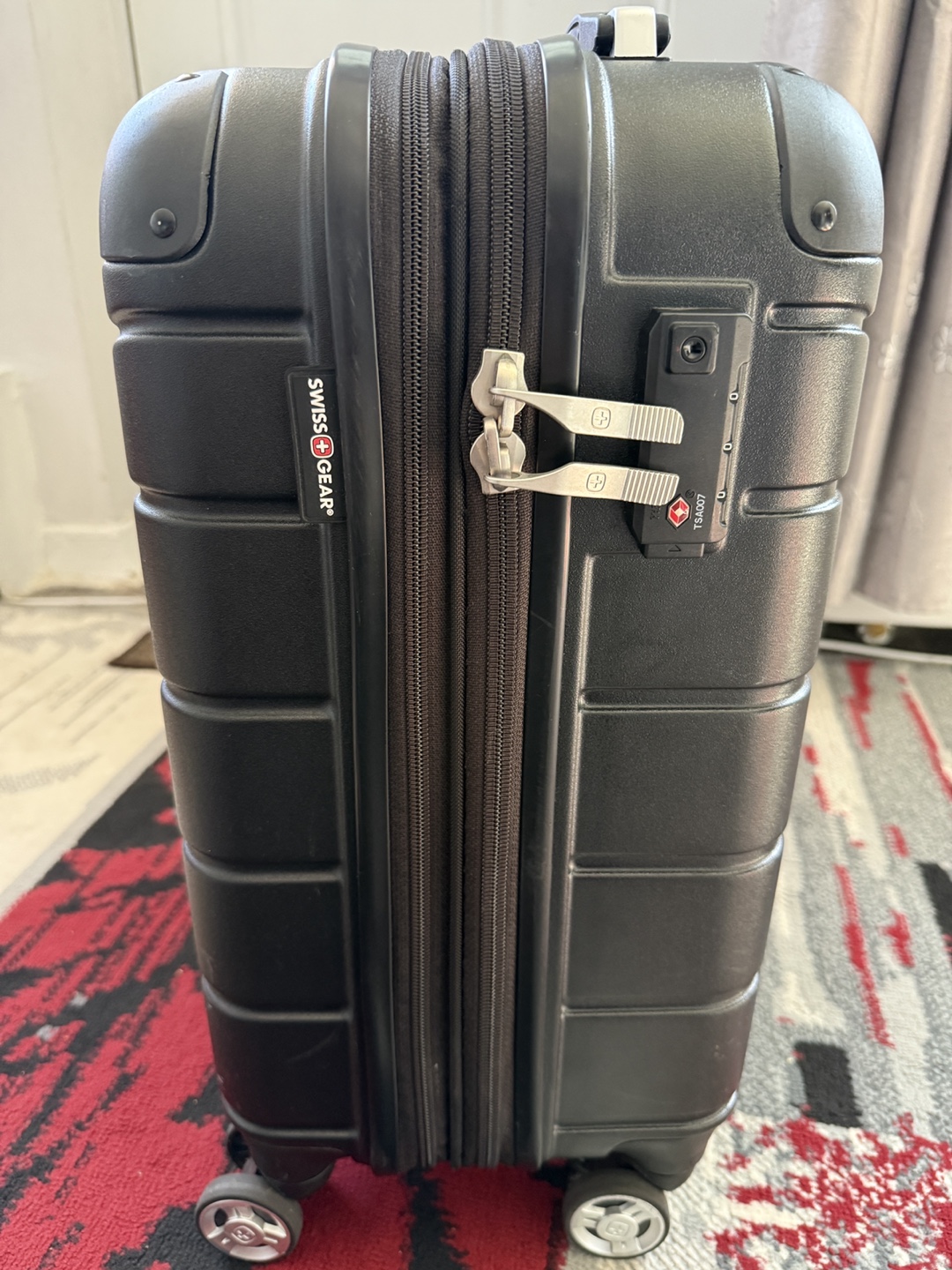 Swiss Gear Black Carry-On Suitcase - photo 2