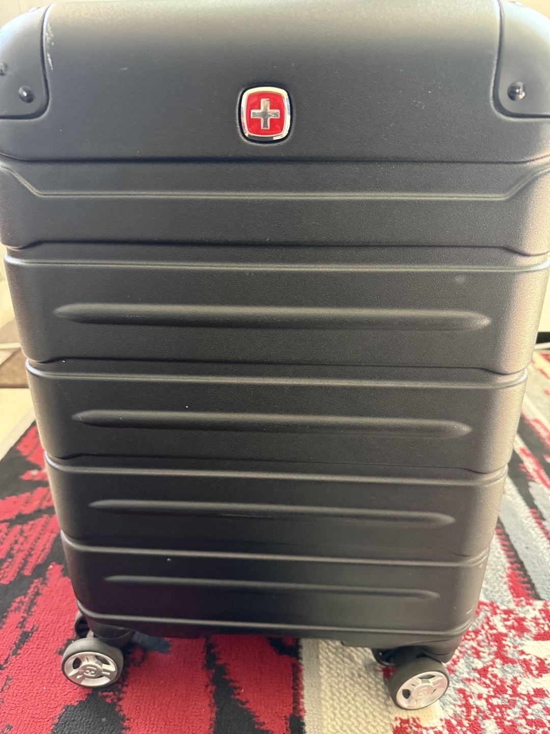 Swiss Gear Black Carry-On Suitcase - photo 3
