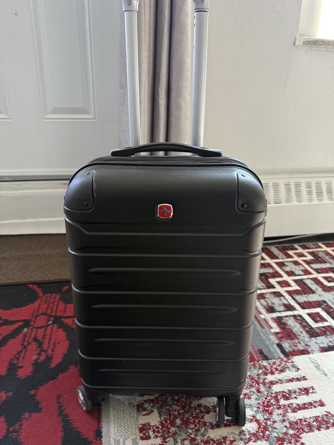 Swiss Gear Black Carry-On Suitcase - photo 4