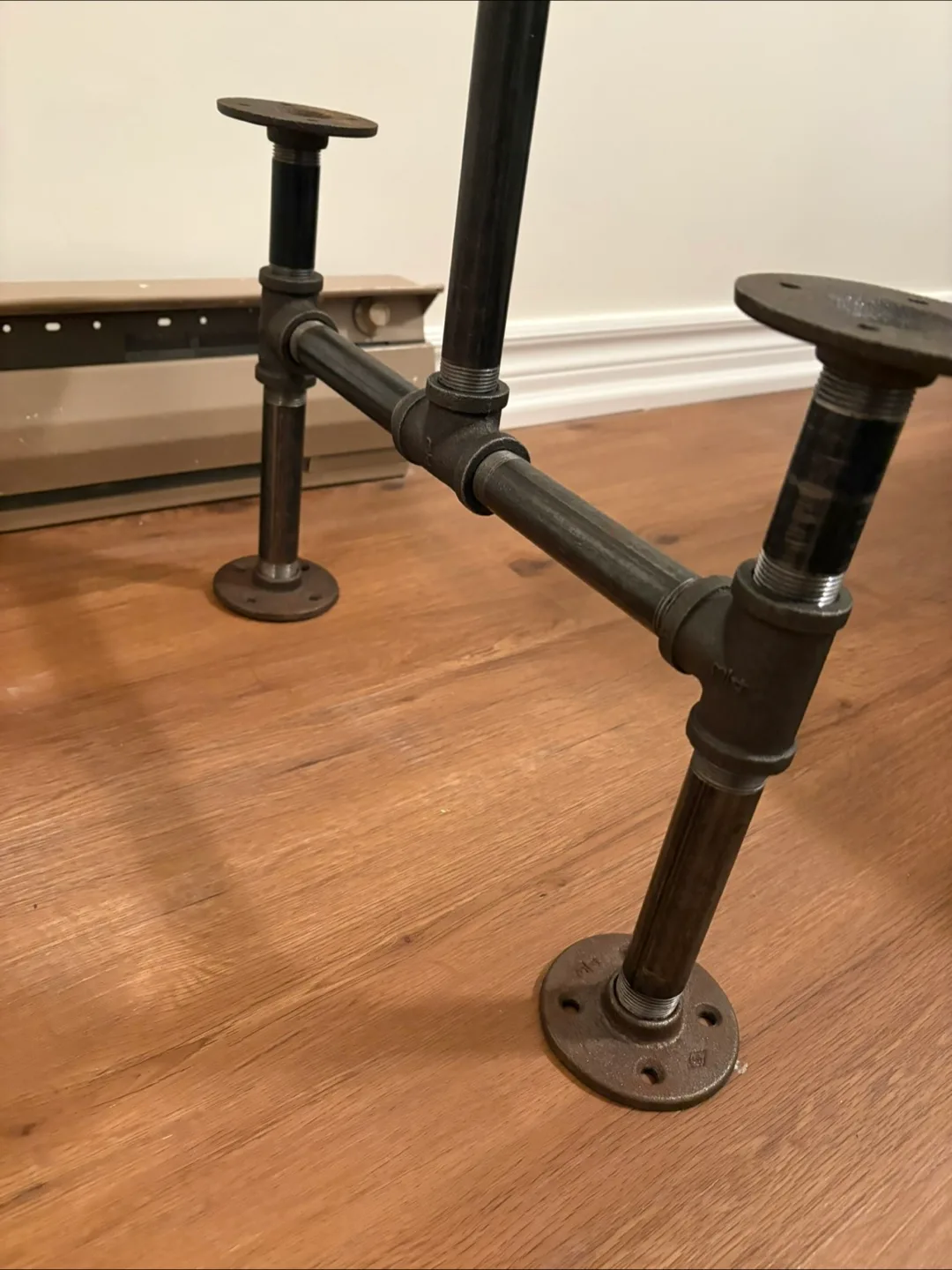 DIY Industrial Pipe Clothing Rack image indicator(2)