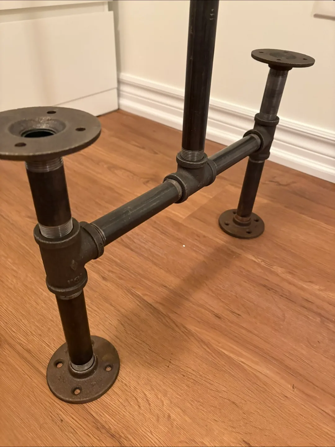 DIY Industrial Pipe Clothing Rack image indicator(3)