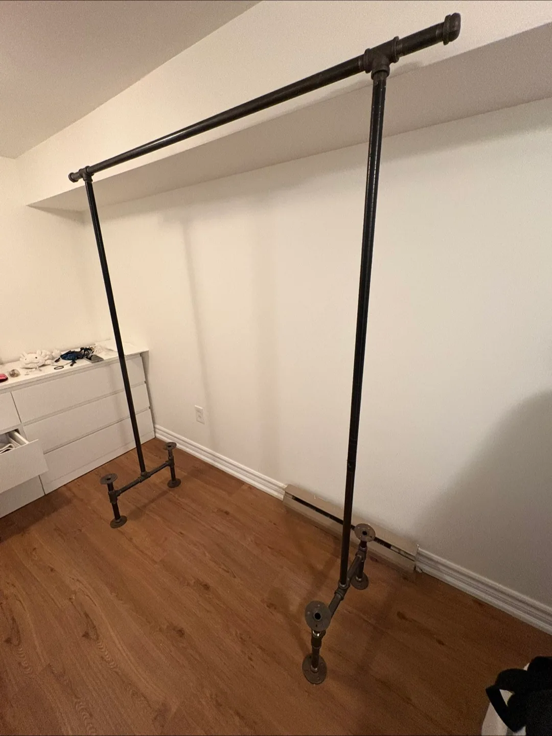 DIY Industrial Pipe Clothing Rack image indicator(5)