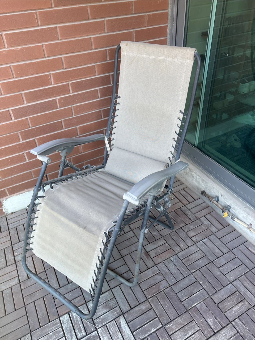 Outdoor lean back chair