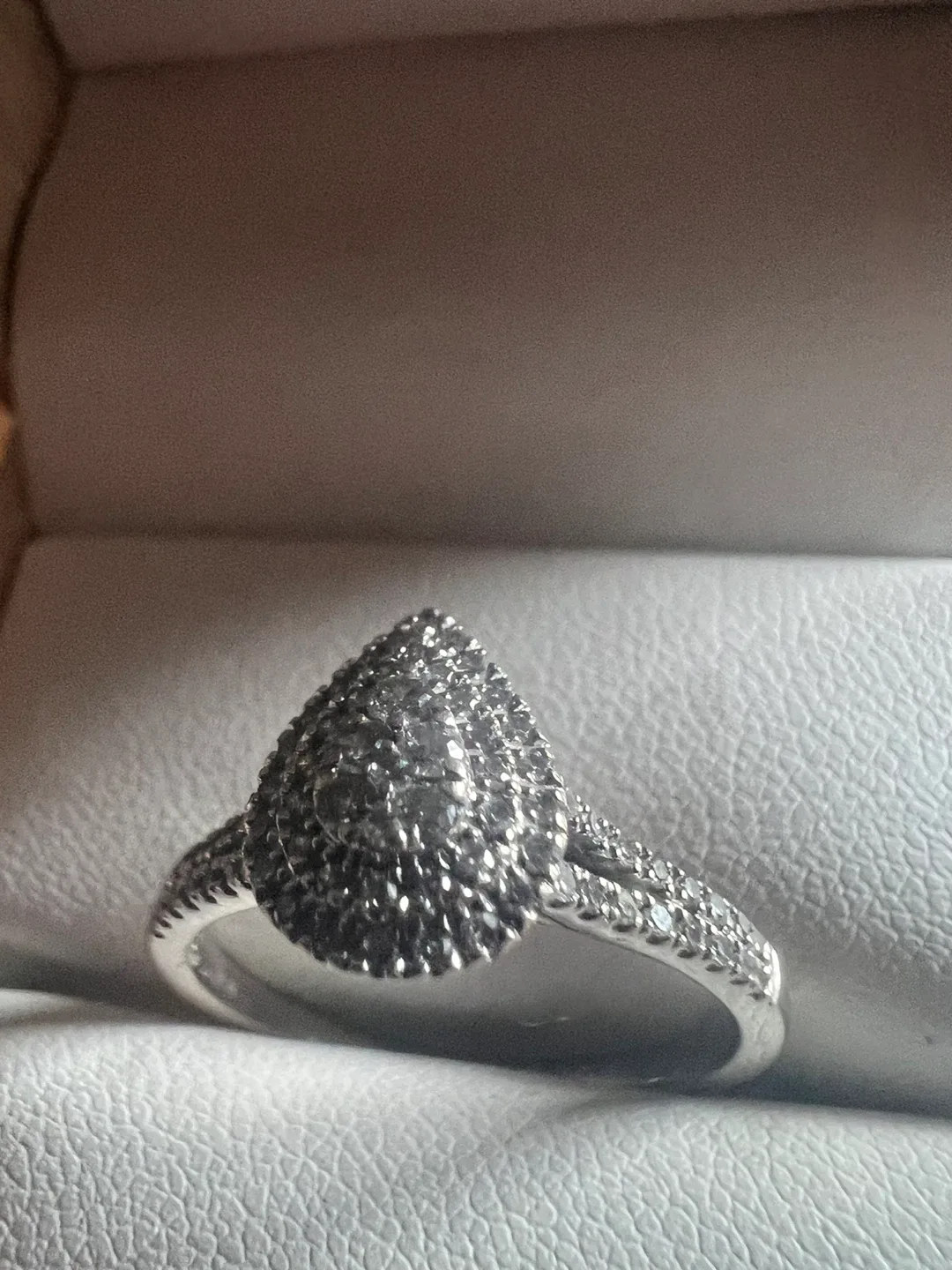 10 k pear shape Diamond Ring thumbnail