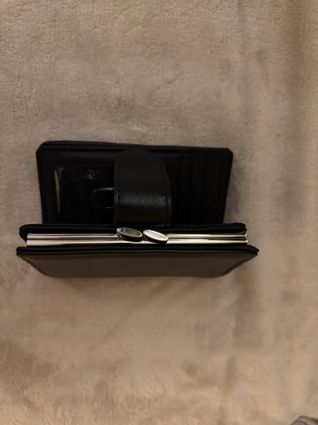 Black Wallet image indicator(5)