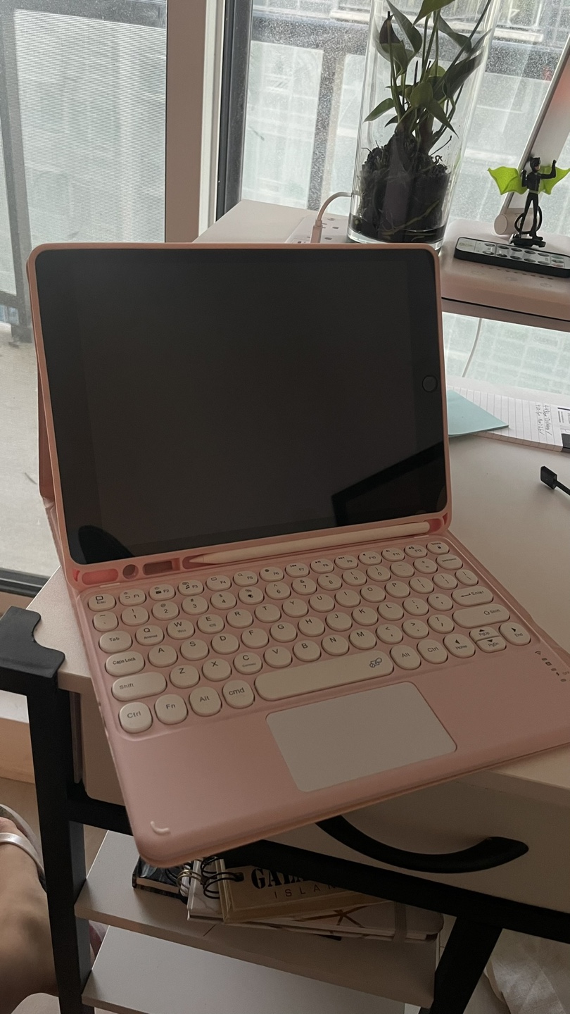 iPad 9th Generation 64 GB with Keyboard, Pencil & Case - photo 2