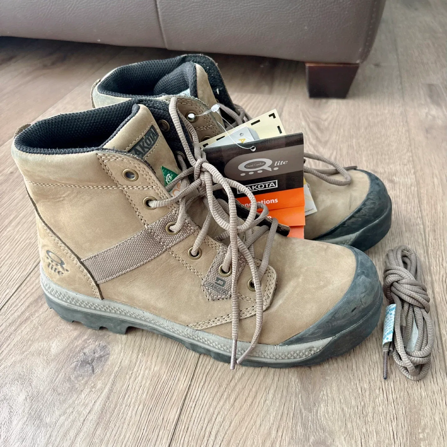 New Dakota women’s mid cut work boots size 8 image indicator(4)