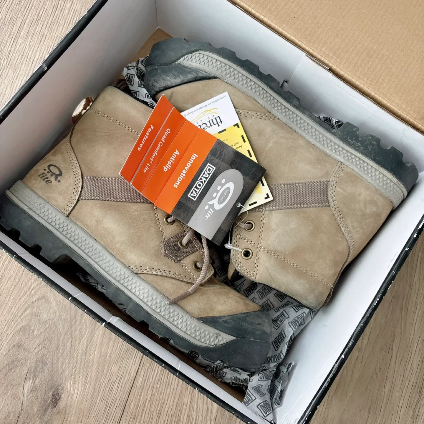 New Dakota women’s mid cut work boots size 8 image indicator(2)