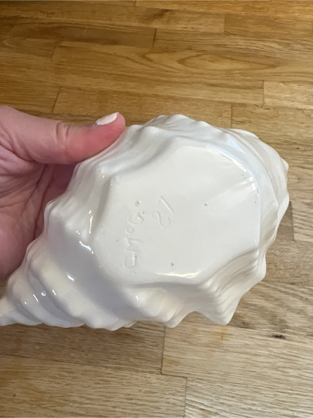 Vintage Ceramic Shell Bowl image indicator(2)