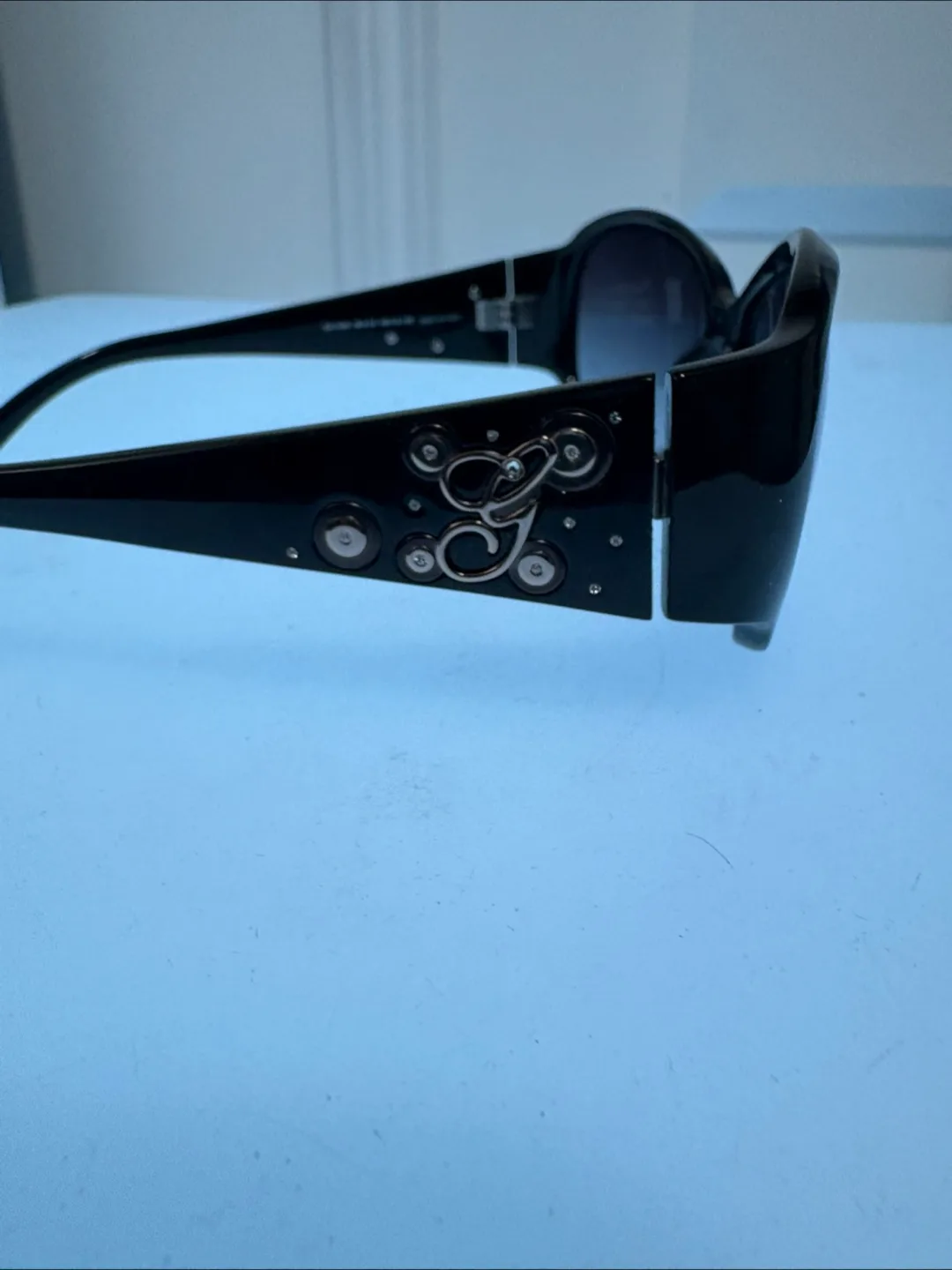Guess Black Sunglasses $15 image indicator(3)