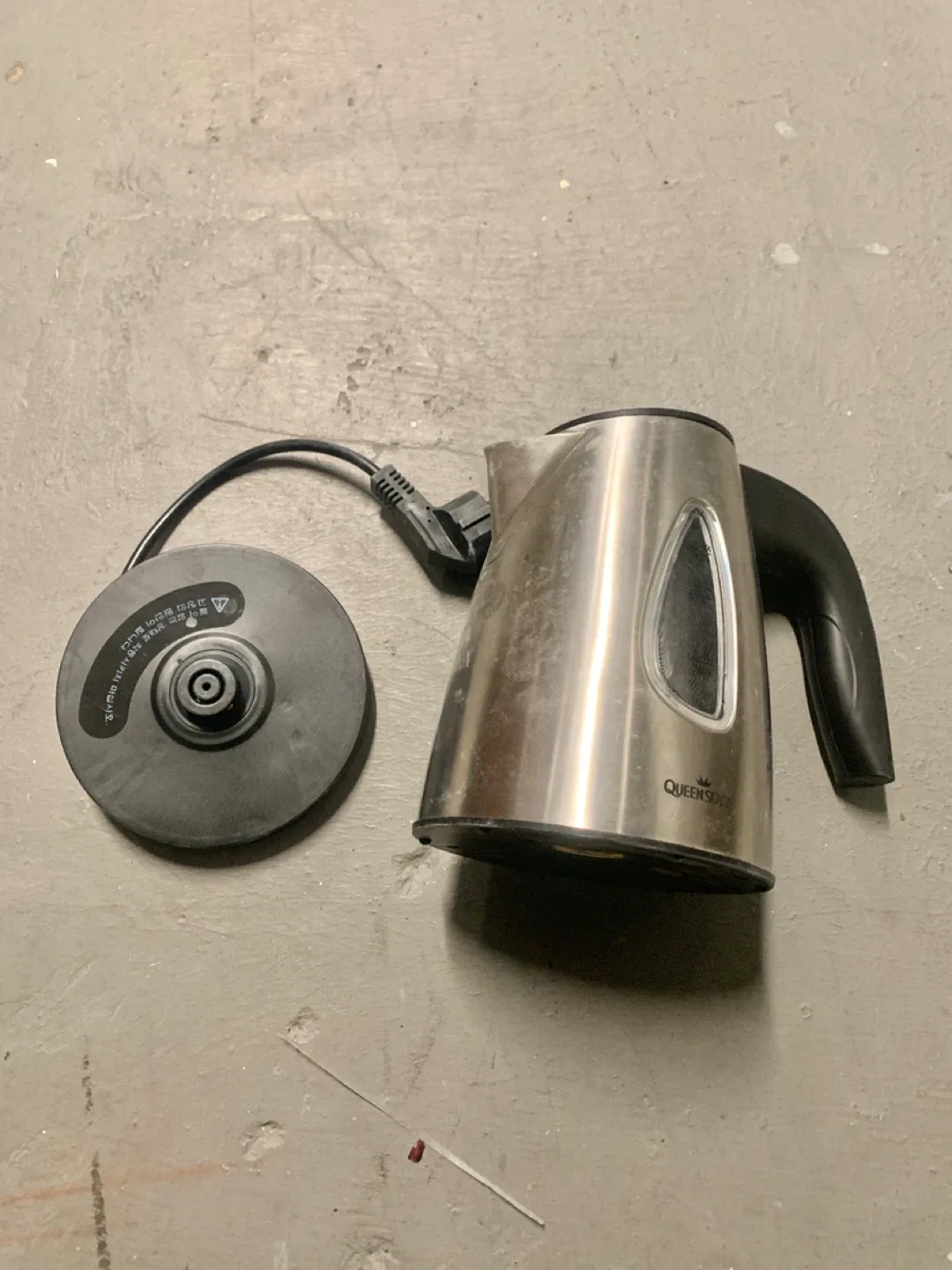 ‼️MOVING SALE‼️ Queen Sense Electric Kettle thumbnail