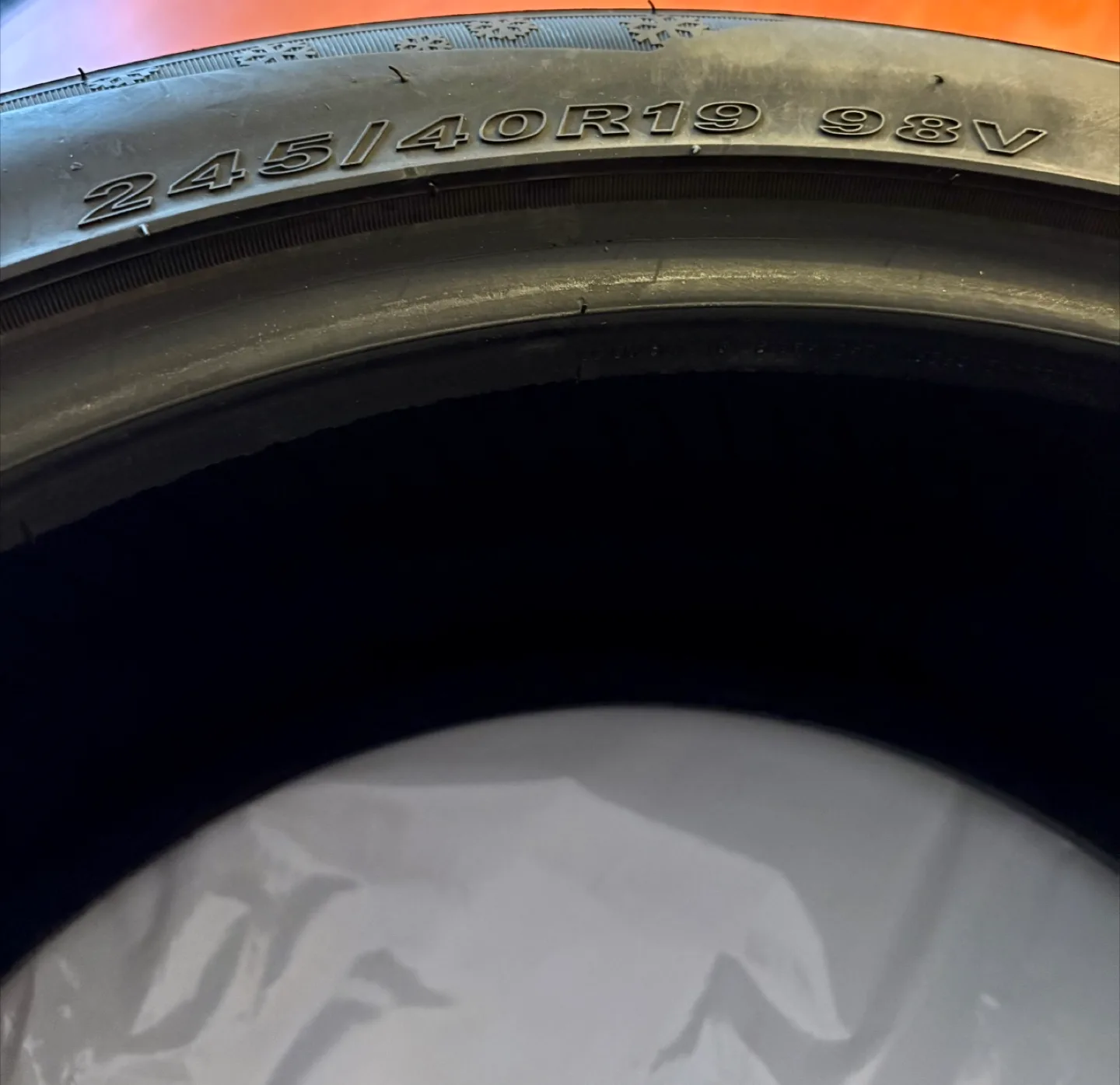 Windguard Sport 245/40R19 Tire image indicator(3)