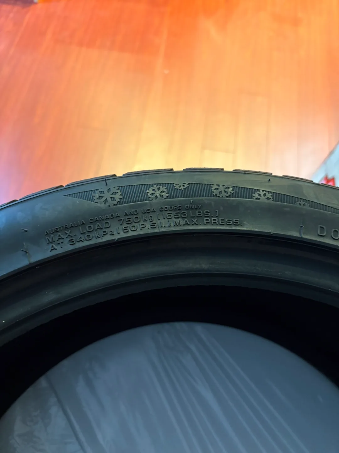 Windguard Sport 245/40R19 Tire image indicator(2)