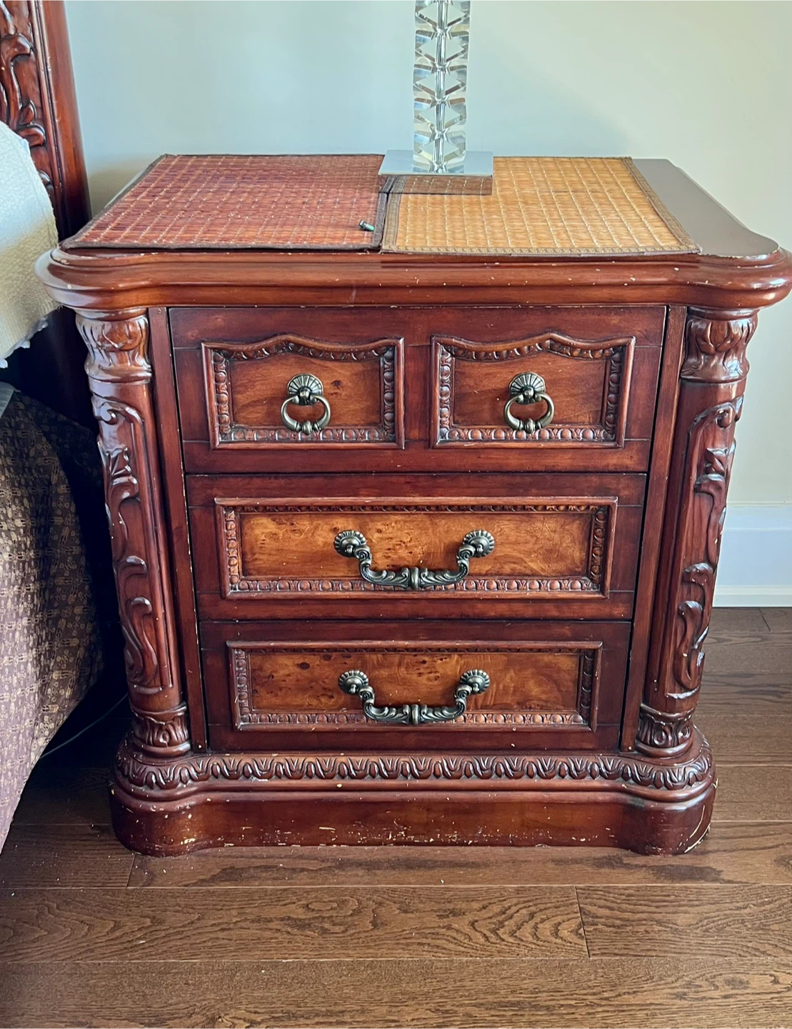 6 pc Wooden King Bedroom Set (Urgent) - photo 4