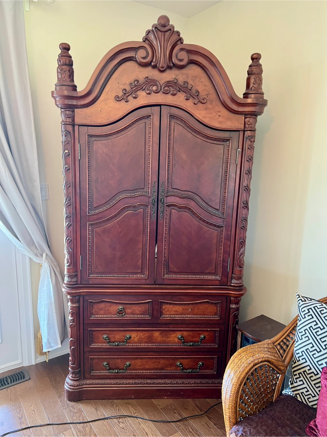 6 pc Wooden King Bedroom Set (Urgent) - photo 5