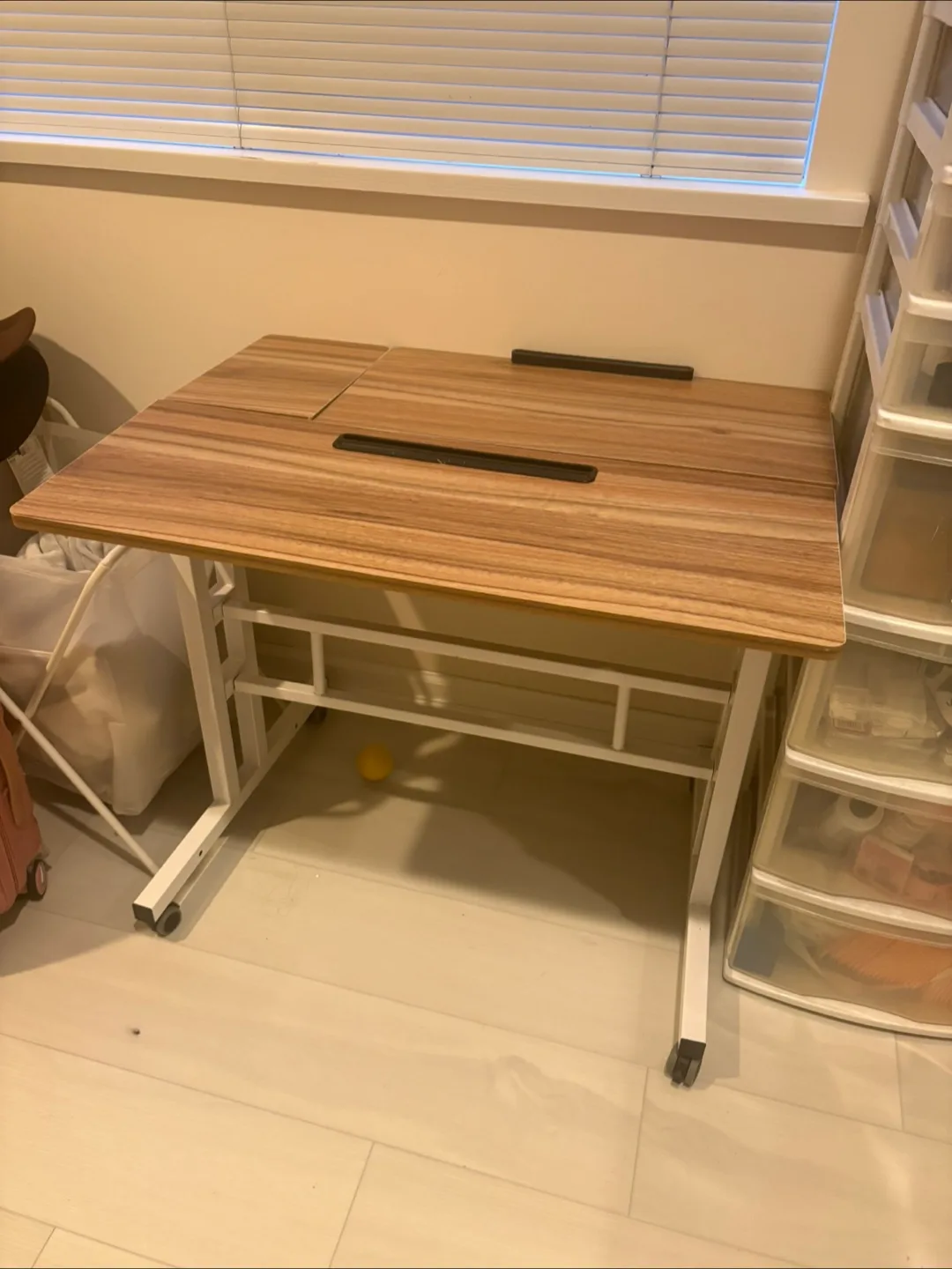 Adjustable Height Rolling Desk image indicator(2)