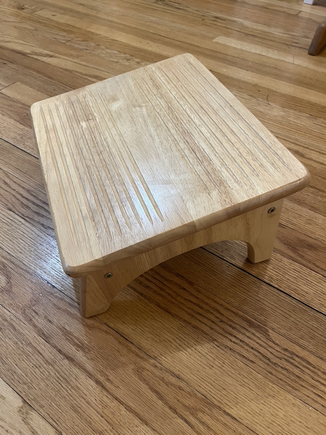 Wooden Step Stool for breastfeeding - photo 2