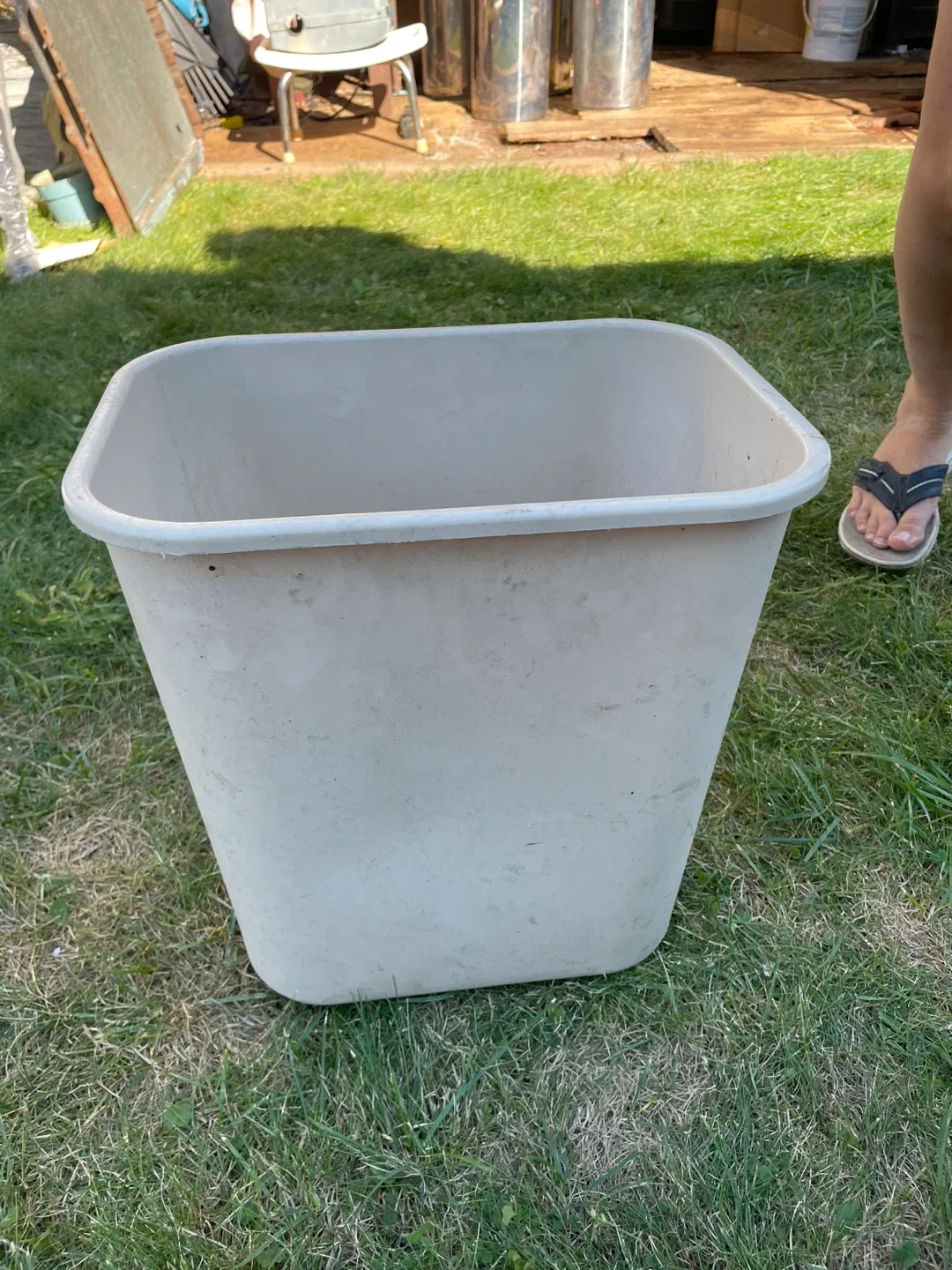 Garbage can thumbnail