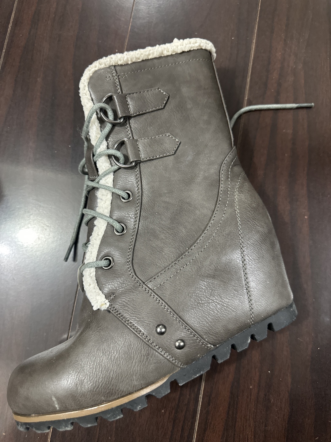 Cougar Gray Leather Winter Boots, Size 7 - photo 2
