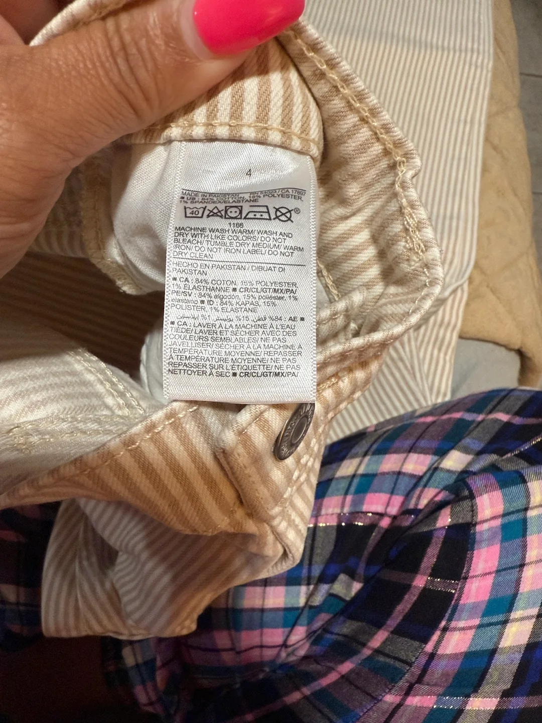 NWT woman’s Boyfriend Jeans - Size 4 image indicator(6)