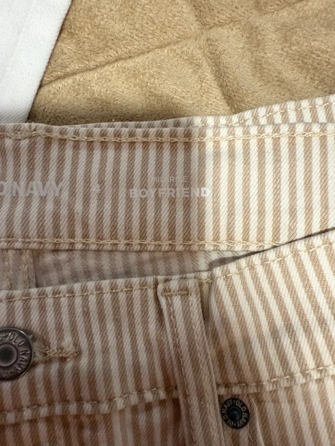 NWT woman’s Boyfriend Jeans - Size 4 image indicator(5)