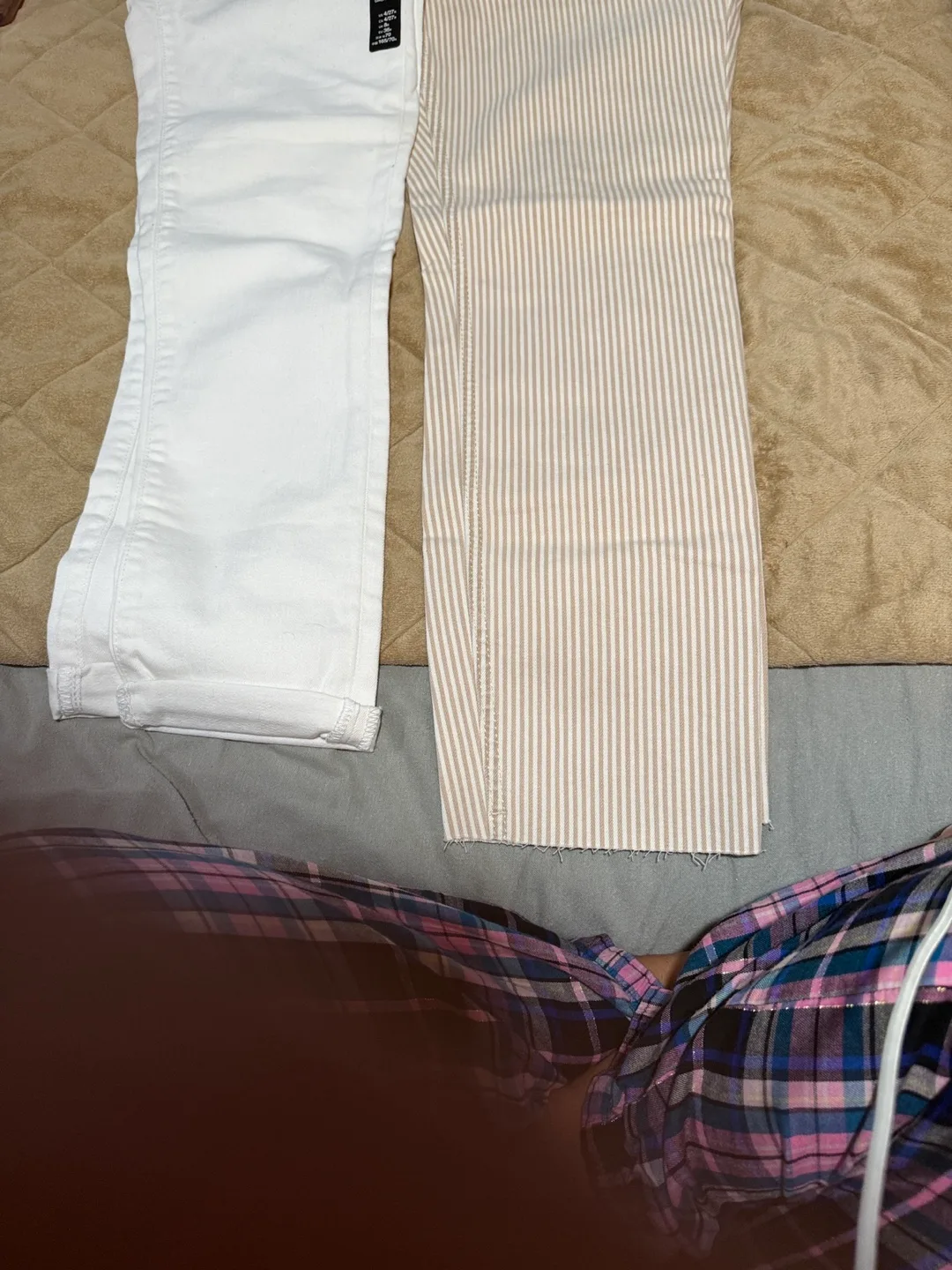 NWT woman’s Boyfriend Jeans - Size 4 image indicator(3)