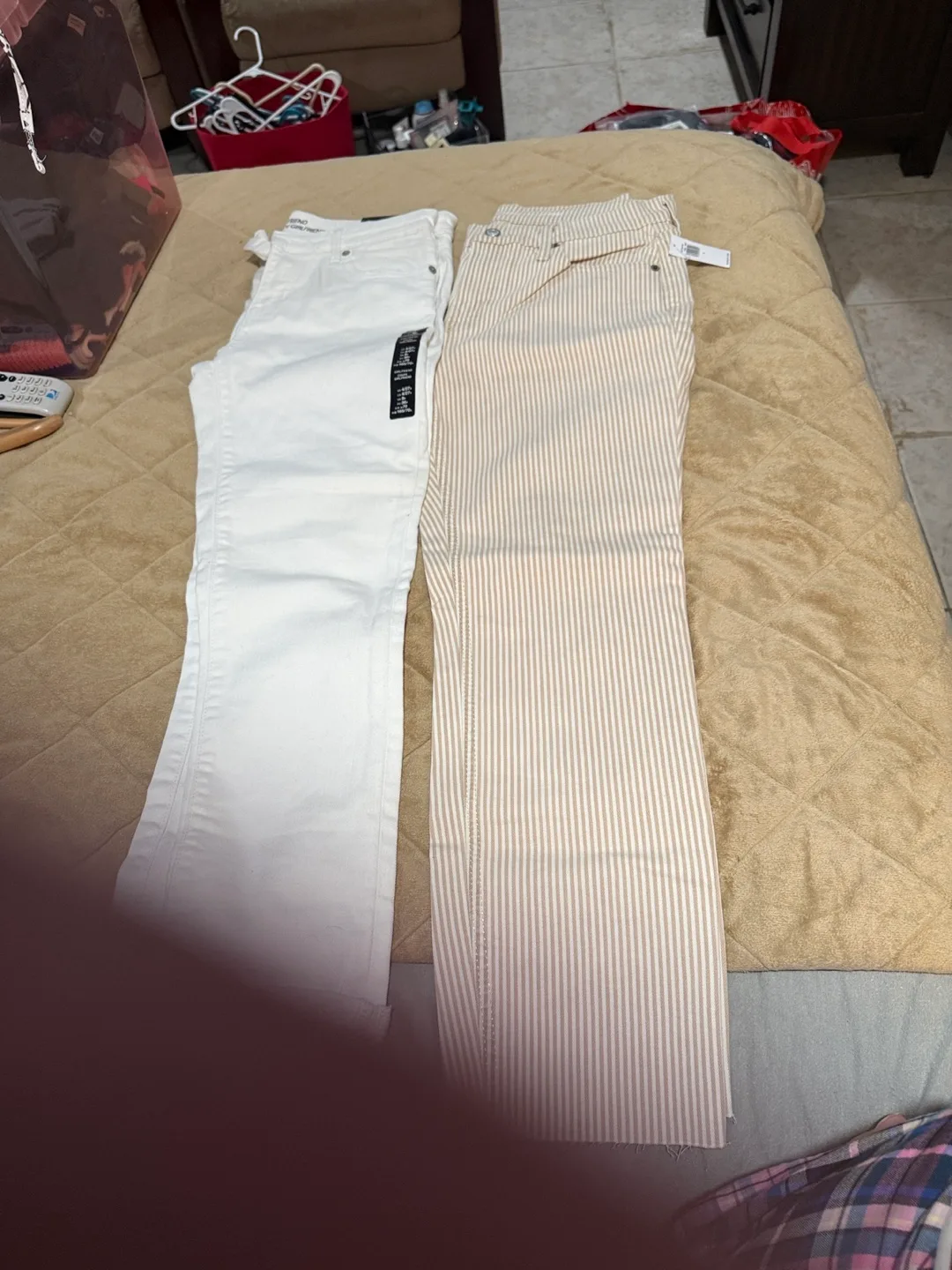 NWT woman’s Boyfriend Jeans - Size 4 image indicator(2)